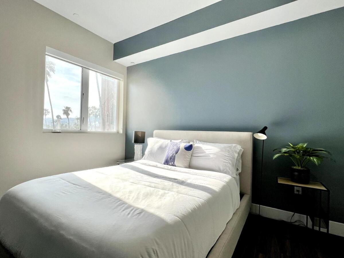 Aparthotel Large Hollywood Corner 2 Bedroom With Private Balcony *