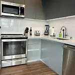 Large Hollywood Corner 2 Bedroom With Private Balcony