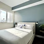 Large Hollywood Corner 2 Bedroom With Private Balcony