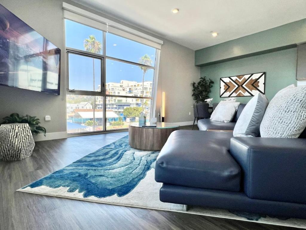 Aparthotel Large Hollywood Corner 2 Bedroom With Private Balcony *
