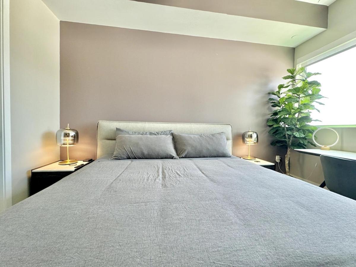 Aparthotel Large Hollywood Corner 2 Bedroom With Private Balcony Los Angeles