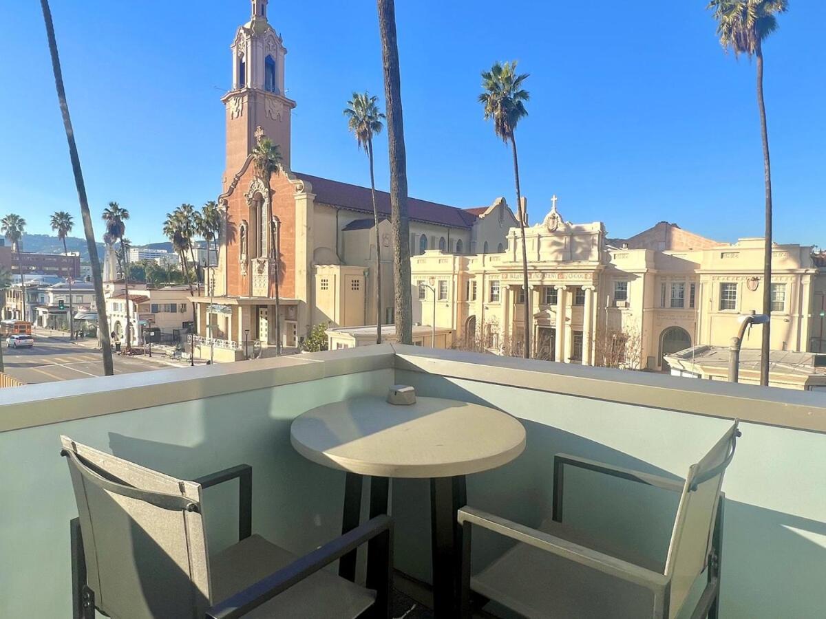 Aparthotel Large Hollywood Corner 2 Bedroom With Private Balcony